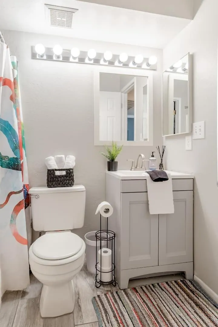 Vibrant 1Br Condo Wpatio, Pool, & Parking Scottsdale 0*,  ABD
